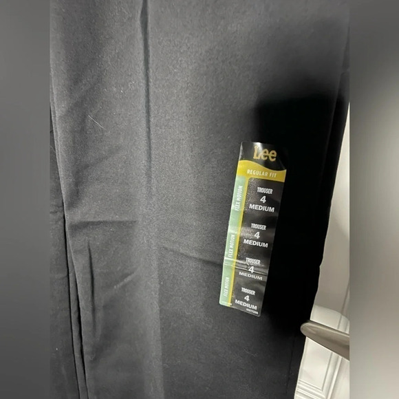 NWT | Lee | Flex Motion Regular Fit Trousers in  Black | Size 4 [88] - Picture 5 of 7